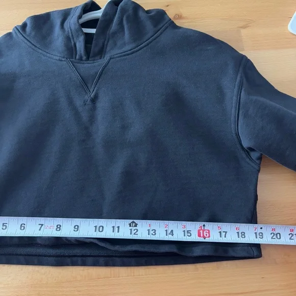 Lululemon All Yours Cropped Hoodie Women’s 6 Black Hooded Sweatshirt Crop - Picture 10 of 11